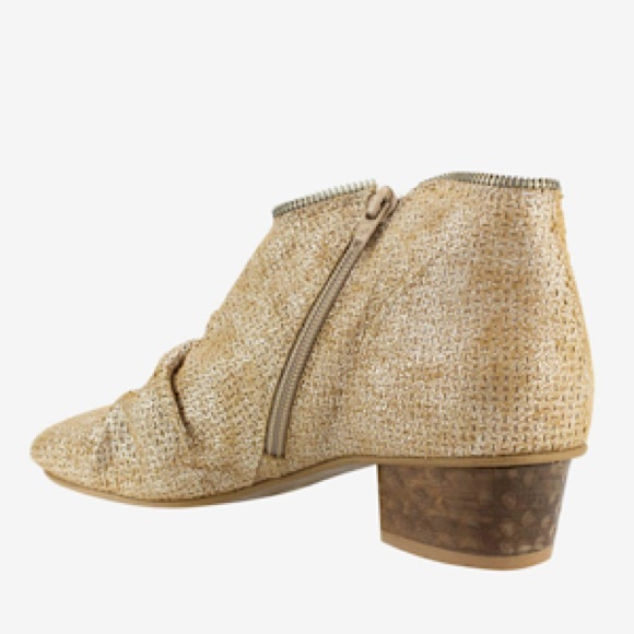 “NEW” Unity in Diversity Sage Sandal - Picture 3 of 11